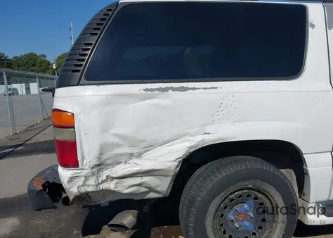 2001 GMC Yukon Xl 1500 Denali z USA, uszkodzony, nr VIN 1GKFK66U11J246752